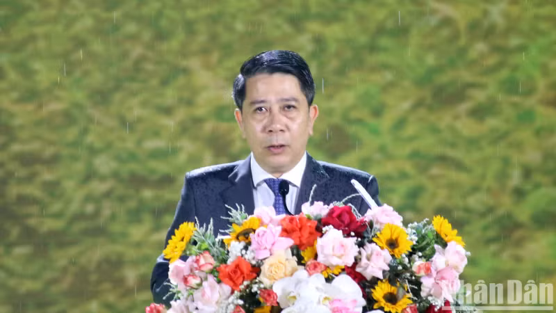 Chairman of Bao Loc City People’s Committee, Ngo Van Ninh, delivers the opening speech