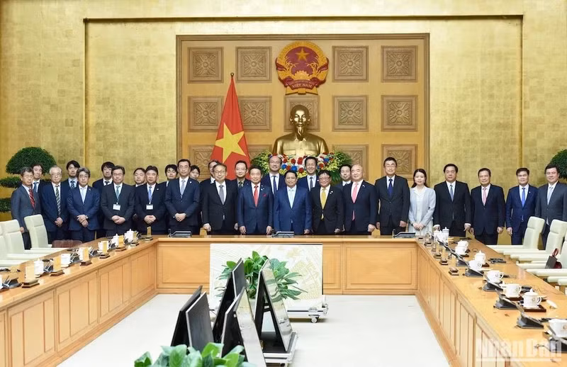 PM Pham Minh Chinh and delegates at the working session. (Photo: NDO)