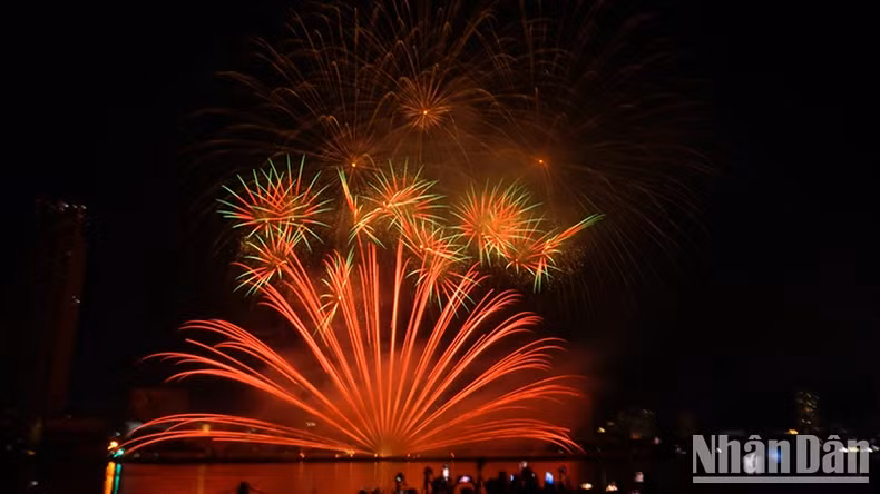 The France team conveys a message of strength, power and human connection. The France team conveys a message of strength, power and human connection.