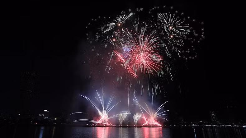The host Vietnam entertains audience with “The Dance of the Sky” The host Vietnam entertains audience with “The Dance of the Sky”