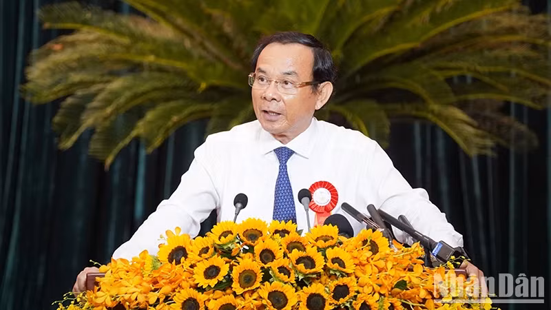 Politburo member and Secretary of the Ho Chi Minh City Party Committee Nguyen Van Nen speaks at the event.