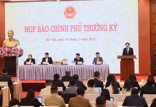 At the regular Government press conference on March 2 (Photo: VGP) 