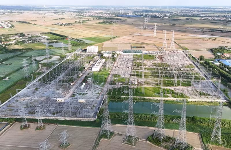 The entire Circuit-3 500kV power transmission line project is scheduled to become operational before September 2. (Photo: npt.com.vn)