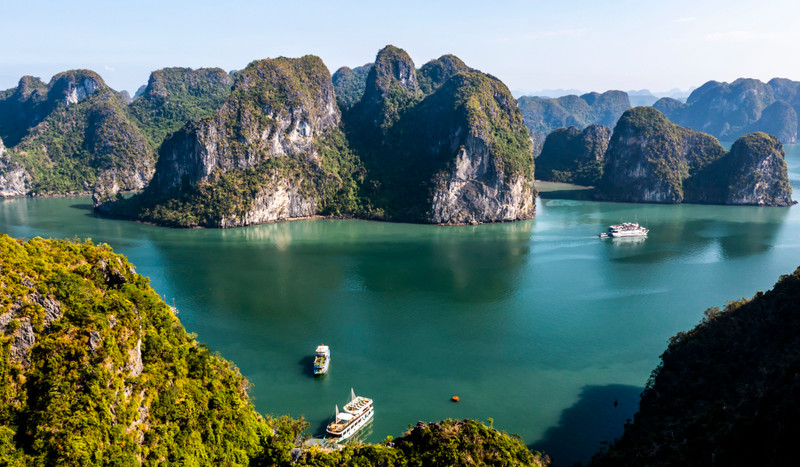 Beautiful scenery of Ha Long Bay