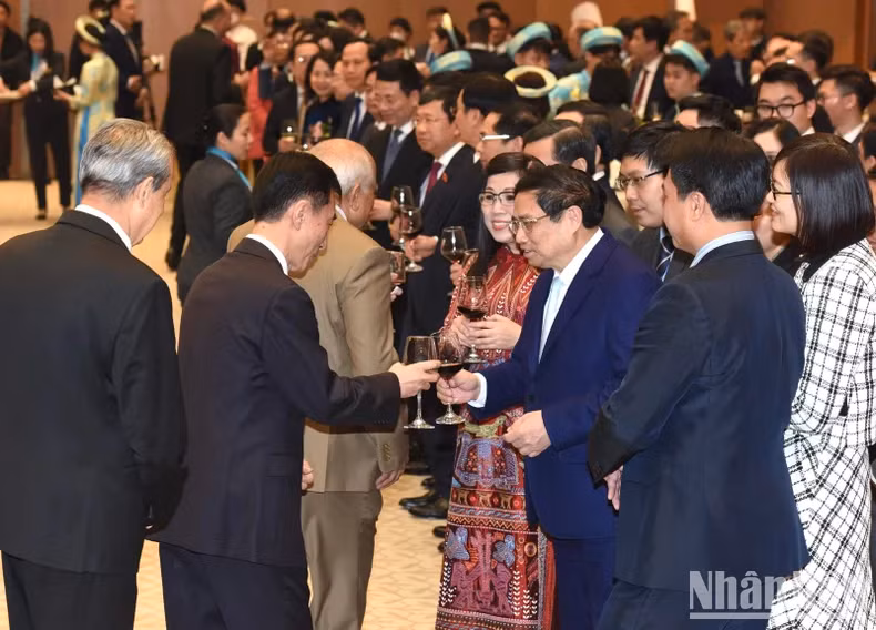 Prime Minister Pham Minh Chinh and his spouse host a banquet for diplomatic corps in Vietnam on January 24 on the occasion of the Lunar New Year (Tet) Festival. (Photo: NDO) 