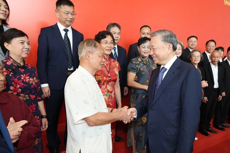Party General Secretary and State President To Lam and Chinese delegates. (Photo: VNA)