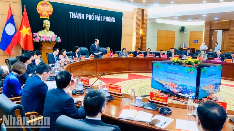 At the meeting between the Lao Party delegation and leaders of Hai Phong City