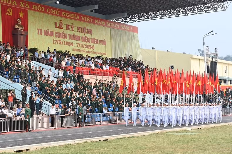 The military flags formation marched past the stand. The military flags formation marched past the stand.
