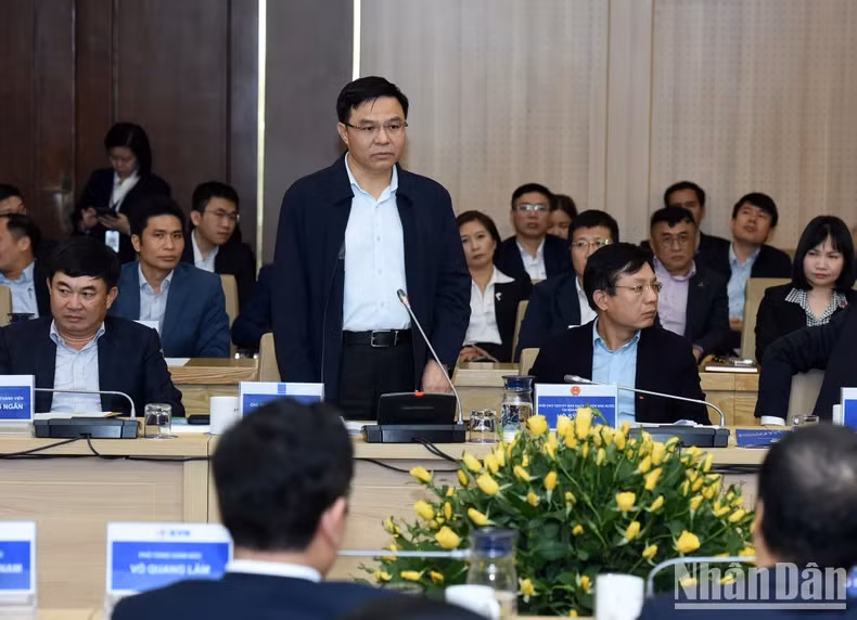 Chairman of the Board of Members of Vietnam Oil and Gas Group (PVN) Le Manh Hung speaks.