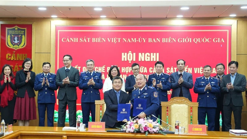 The two sides signed a coordination regulation.