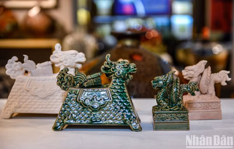 Two dragon products produced by Tan Thinh Ceramic Production and Trading Cooperative. It is known that these two products are not currently widely sold but are only produced as gifts for the upcoming Lunar New Year.