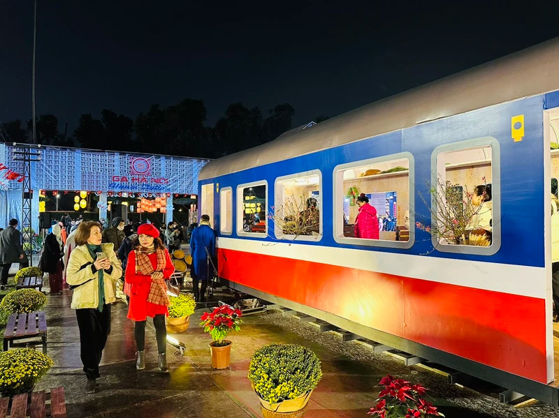 Thang Long Imperial Citadel recreates traditional Tet activities
