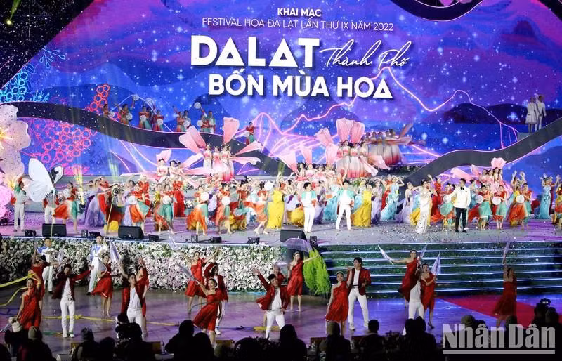 Da Lat Flower Festival opens with colourful arts programme 