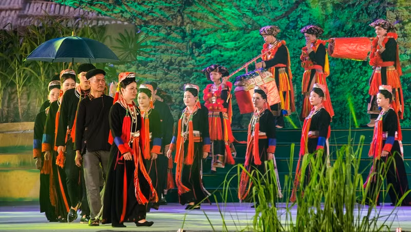 A stage reproduction of a traditional wedding of the Dao ethnic group (Photo: baodantoc.vn)