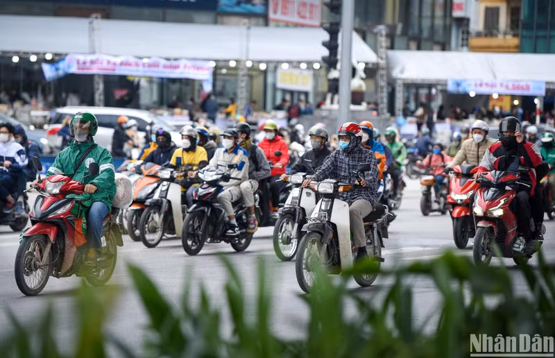 The temperature in Hanoi dropped to 14C on the morning of December 1. The temperature in Hanoi dropped to 14C on the morning of December 1.