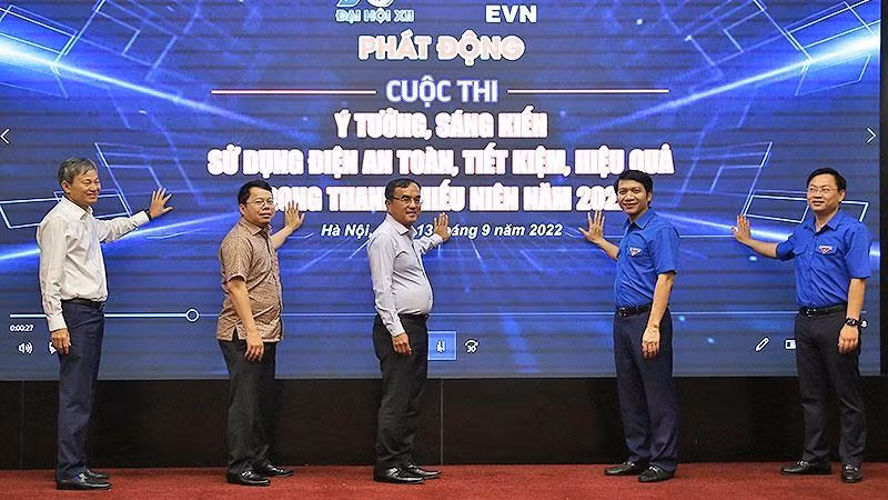 Delegates at the launch ceremony. 