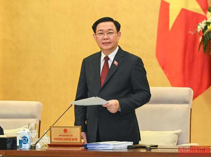 NA Chairman Vuong Dinh Hue addresses the session. (Photo: NDO/ Duy Linh)