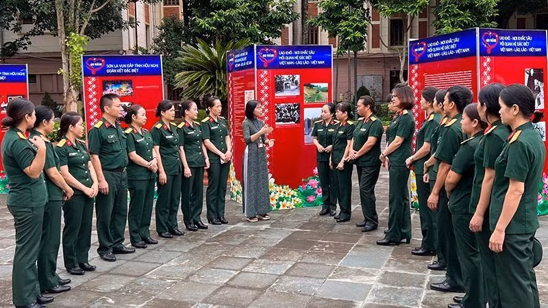 Exhibition praising close bond between Vietnam and Laos opens in Son La 