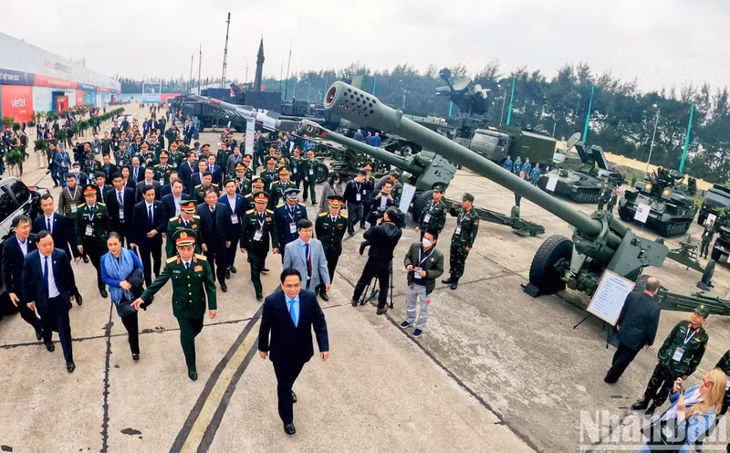 The expo displays military arms, military vehicles and weapons, by 174 enterprises from 30 countries.