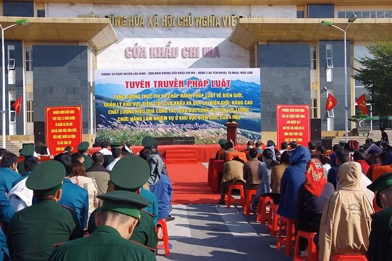Overview of the event at Chi Ma border gate in Loc Binh district.