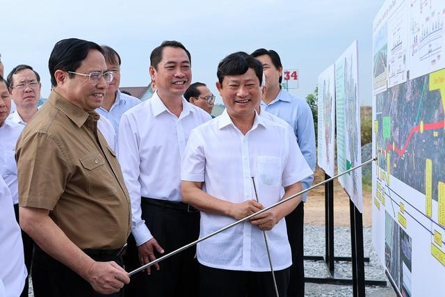 Prime Minister Pham Minh Chinh inspects Ho Chi Minh City-Thu Dau Mot-Chon Thanh expressway (Photo: VGP)
