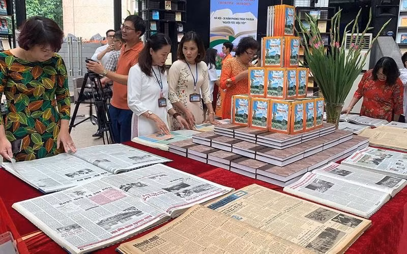 The event attracts many visitors on its opening day. 