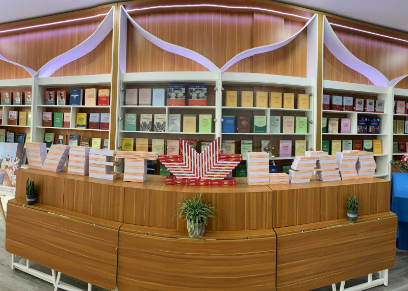 Book display marks 60th anniversary of Vietnam – Laos friendship (Photo: nxbctqg.org.vn)
