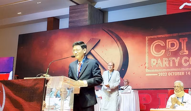 Member of the Communist Party of Vietnam Central Committee and Secretary of the Soc Trang provincial Party Committee Lam Van Man speaks at the event. (Photo: VNA)
