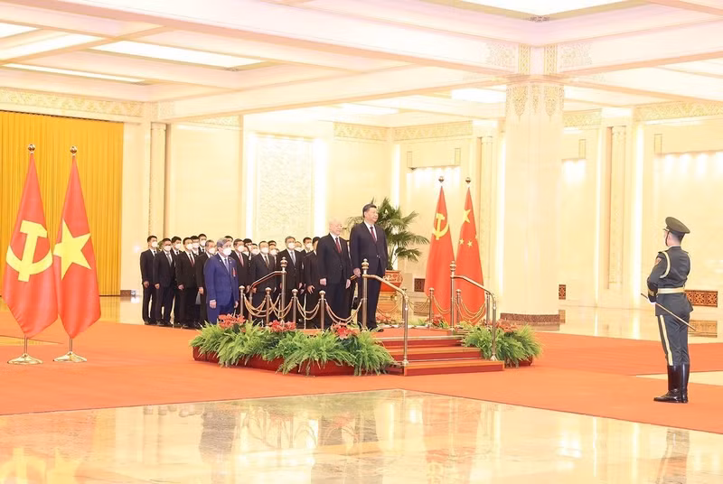 The ceremony at the Great Hall of the People is chaired by Party General Secretary and President of China Xi Jinping (R) (Photo: VNA) The ceremony at the Great Hall of the People is chaired by Party General Secretary and President of China Xi Jinping (R) (Photo: VNA)