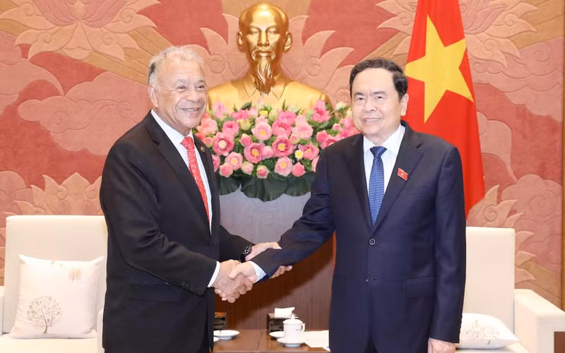 Politburo member and Permanent Vice Chairman of the National Assembly Tran Thanh Man (right) receives PT General Secretary Alberto Anaya Guitiérrez. (Photo: VNA) Politburo member and Permanent Vice Chairman of the National Assembly Tran Thanh Man (right) receives PT General Secretary Alberto Anaya Guitiérrez. (Photo: VNA)