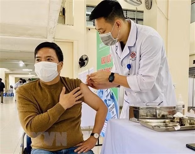 Nearly 265.2 million doses of COVID-19 vaccines have been administered in Vietnam by December 18. (Photo: VNA)