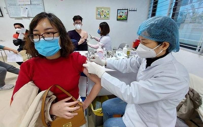 A woman gets vaccinated against COVID-19. (Photo: VNA)