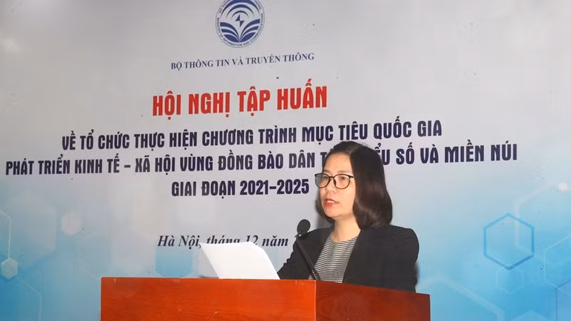 Tran Thi Nhi Thuy, head of the MIC’s Legal Department, speaking at the event (Photo: qdnd.vn)