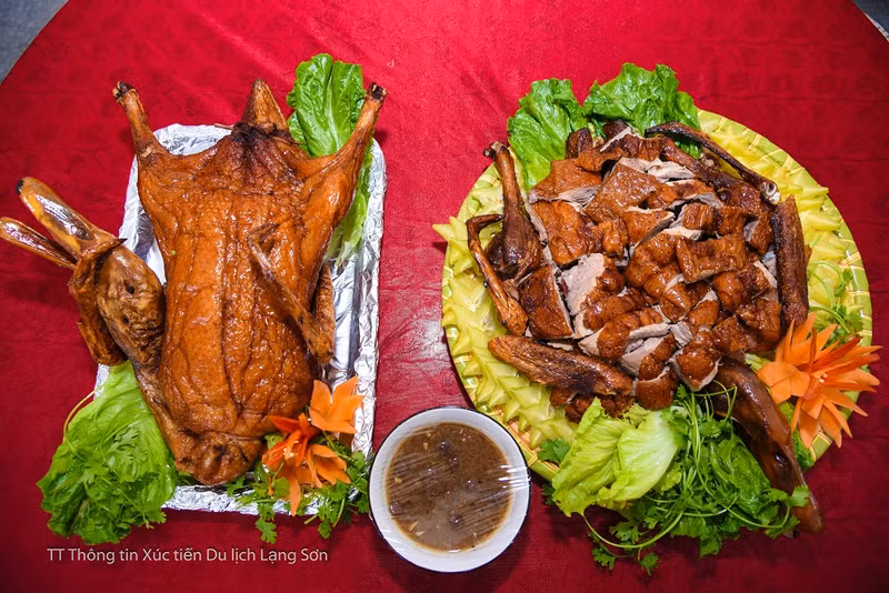 Roast duck: A must-try dish in Lang Son province (Photo: baolangson.vn)