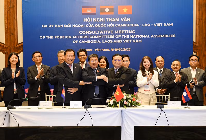 Participants at the meeting (Photo: quochoi.vn)