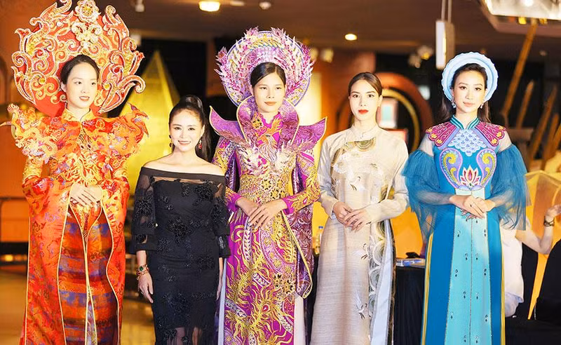 Several Ao Dai designs to be featured at the fashion shows. (Photo: hanoimoi.com.vn)