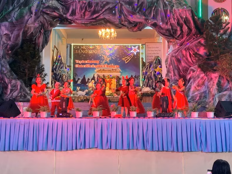 A performance at a church in Ninh Kieu District, Can Tho City. (Photo: Thanh Tam)