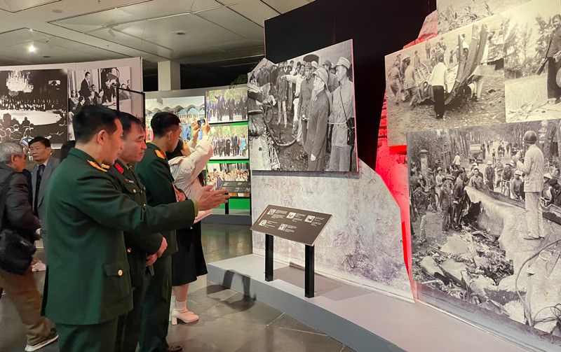 Exhibition highlights Hanoians’ aspiration for peace (Photo: hanoimoi.com.vn)