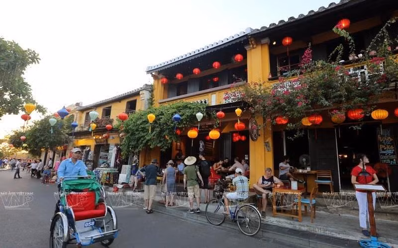 Hoi An is an ideal destination for an autumn trip (Photo: Vietnam Pictorial)