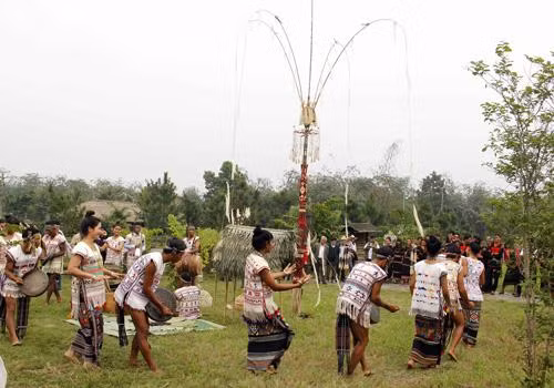 A gong performance at a traditional festival of Ma ethnic people (Photo: baotintuc.vn)