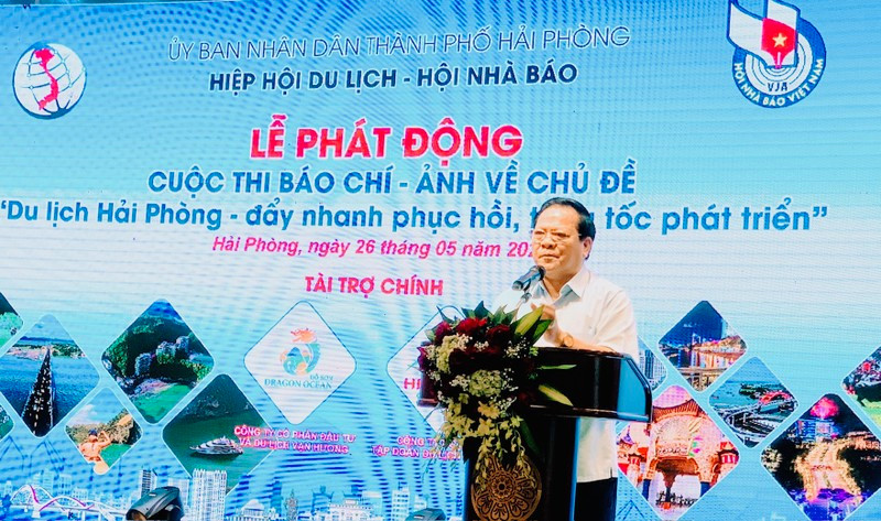 Chairman of Hai Phong Tourism Association Mai Xuan Thang launched a press contest on Hai Phong tourism.