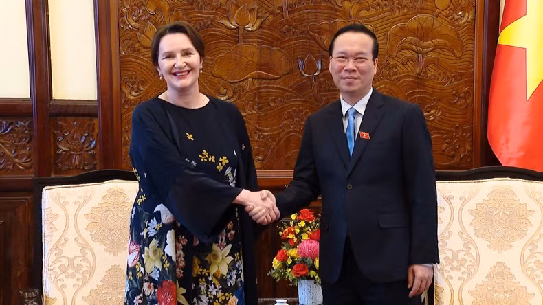 President Vo Van Thuong (right) and Slovenian Ambassador Alenka Suhadolnik. (Photo: VNA)