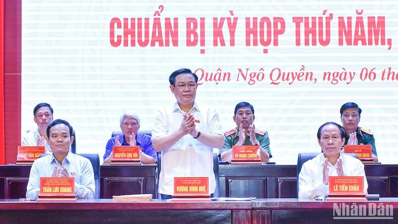 NA Chairman meets Hai Phong voters