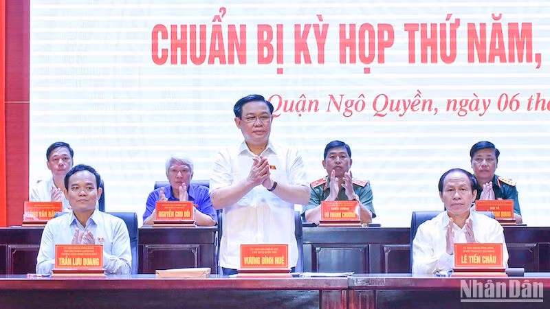 NA Chairman meets Hai Phong voters