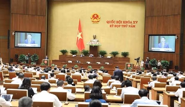 The law building work will be the focal task of the 15th National Assembly during the third working day of its fifth session on May 24. (Photo: VNA)