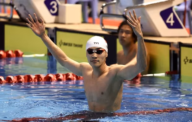 Swimmer Pham Thanh Bao wins the gold medal in the men's 200m breaststroke on May 10 at the ongoing SEA Games 32 in Cambodia. (Photo:VNA)