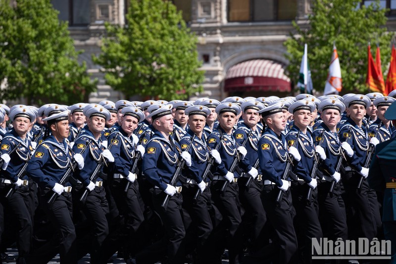 Servicemen take part in the parade in central Moscow's Red Square. (Photo: THANH THE)