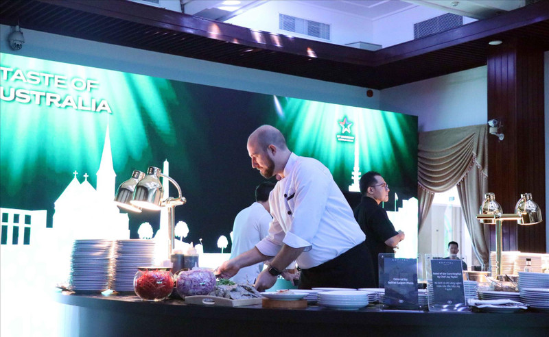 Australian chefs prepare traditional Australian dishes.