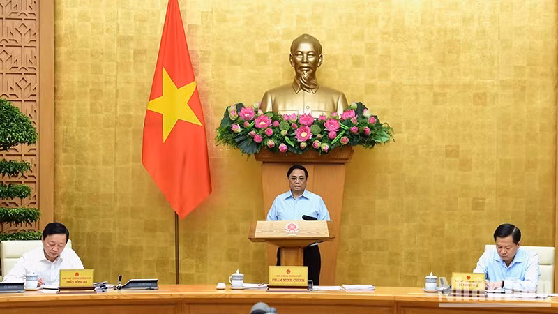 Prime Minister Pham Minh Chinh chairs the cabinet meeting on August 5 (Photo: NDO)