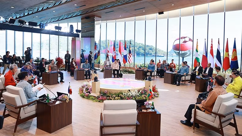 A working session of ASEAN leaders.